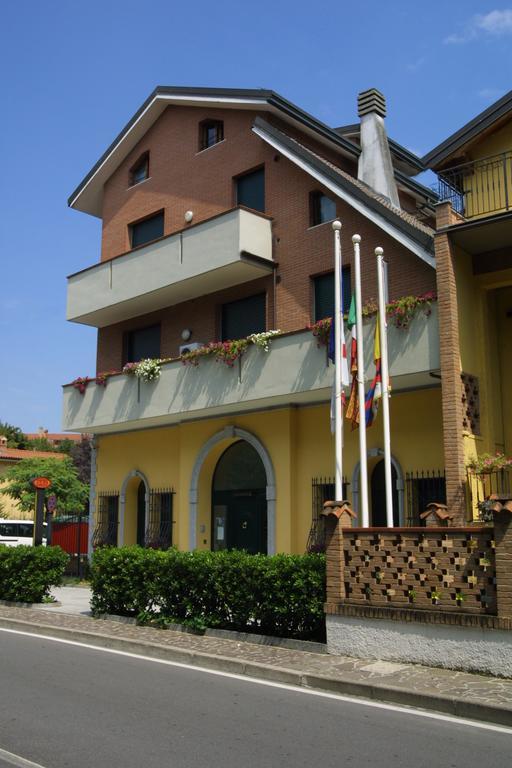 Borromeo Residenze Service S.A.S Пескьера-Борромео Экстерьер фото